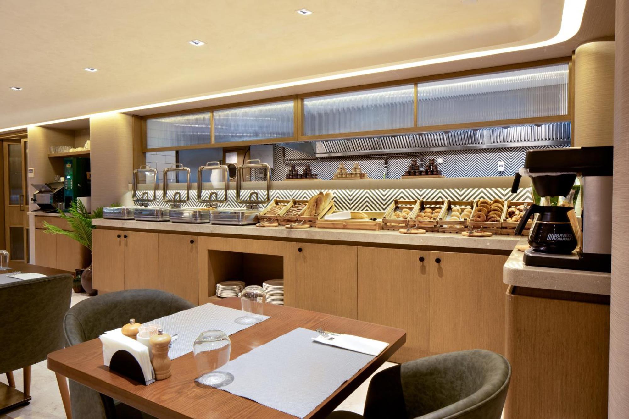 Bentley Hotel Old City-Special Class 伊斯坦布尔 外观 照片 The lounge at the airport