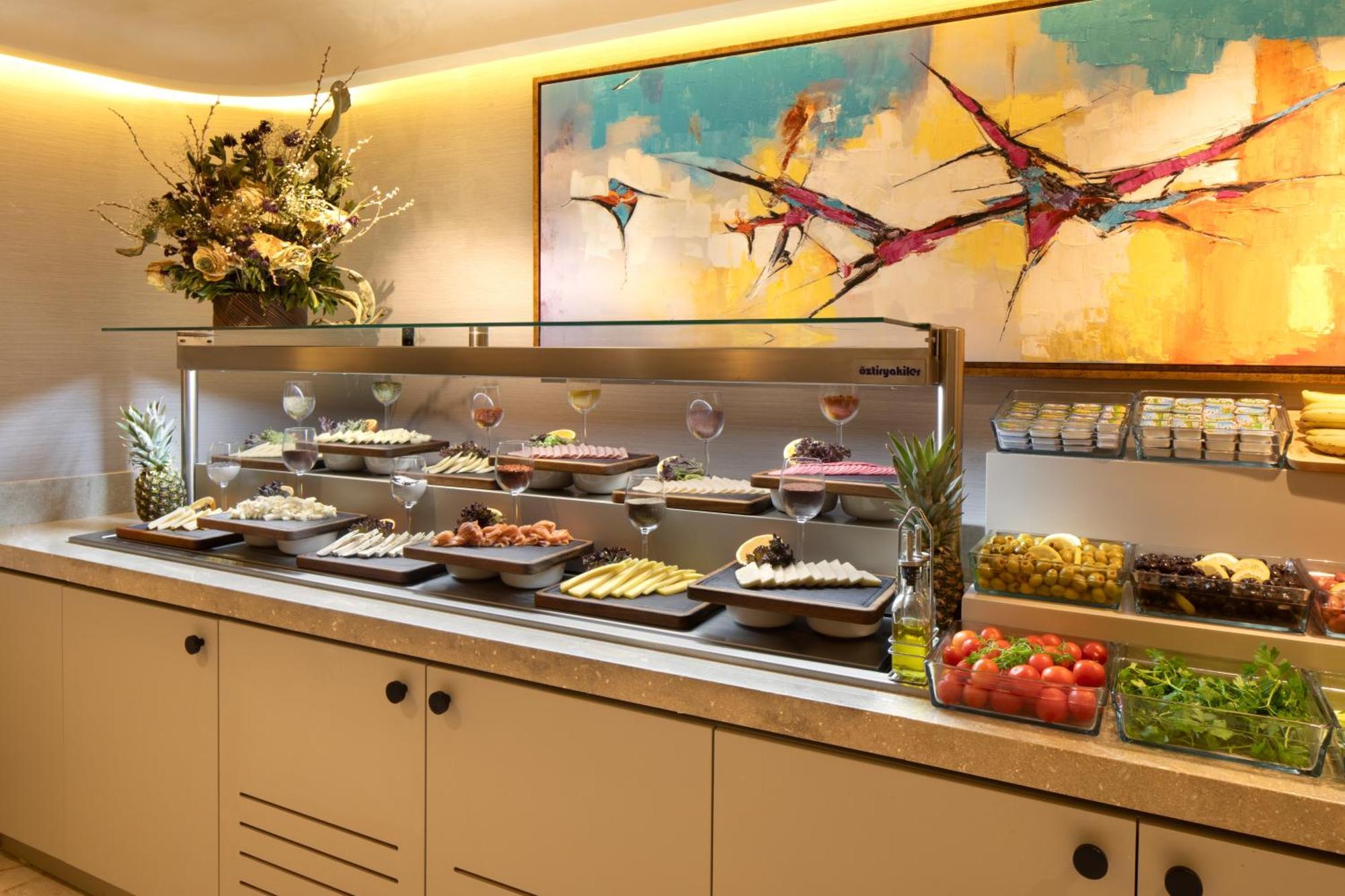 Bentley Hotel Old City-Special Class 伊斯坦布尔 外观 照片 A buffet at a hotel
