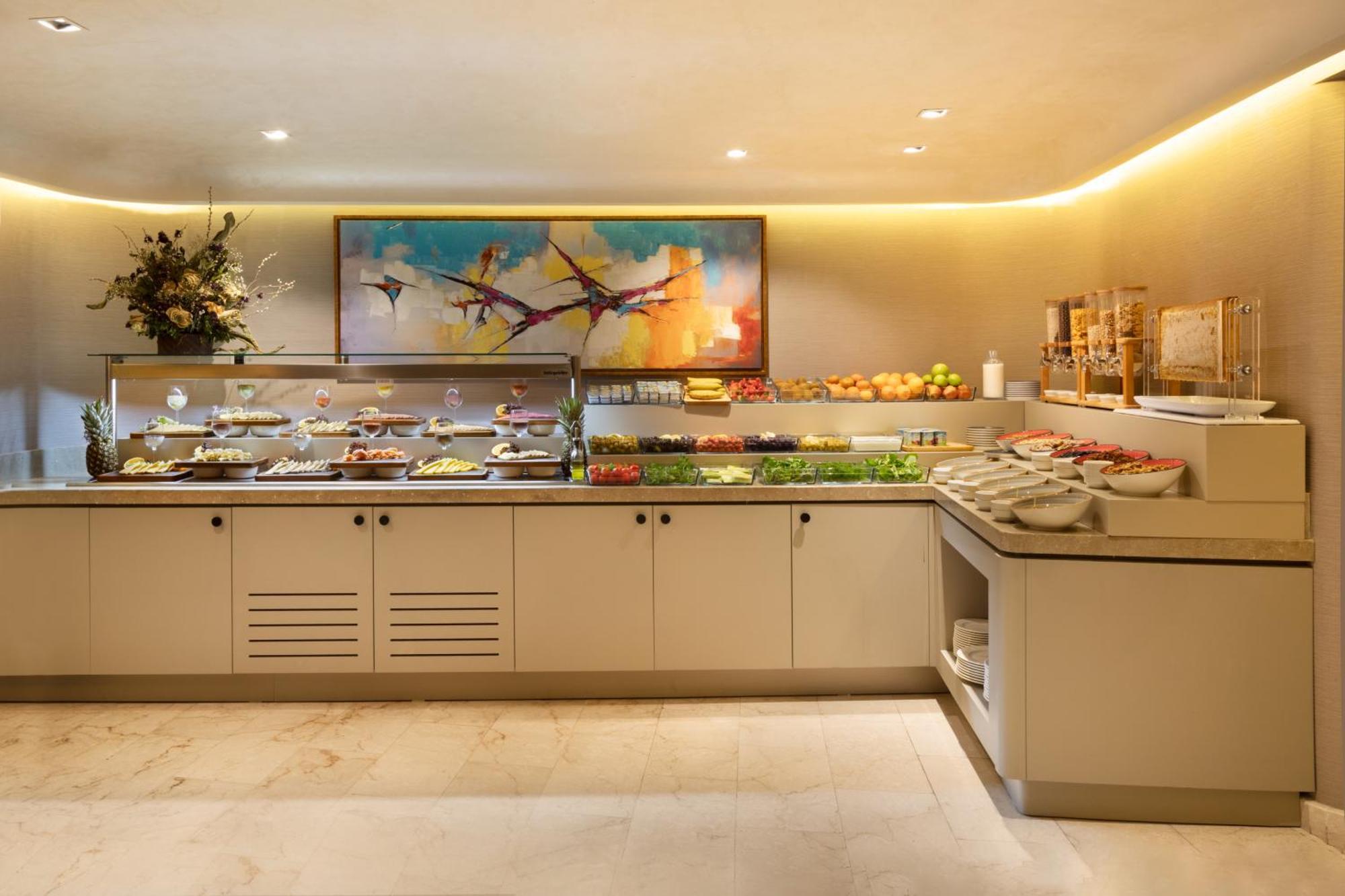 Bentley Hotel Old City-Special Class 伊斯坦布尔 外观 照片 The buffet at the lounge