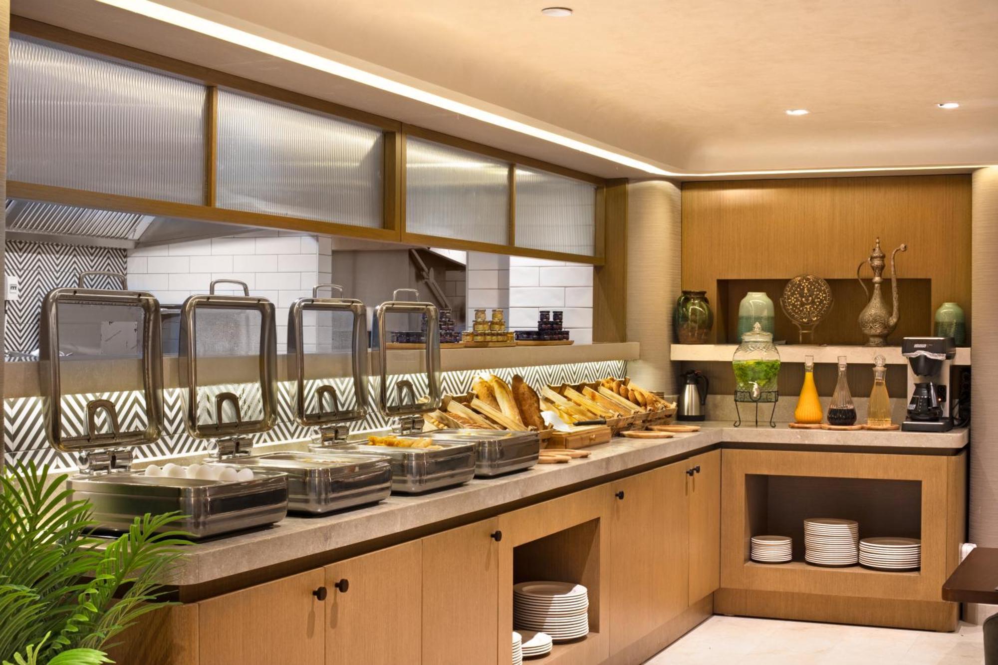 Bentley Hotel Old City-Special Class 伊斯坦布尔 外观 照片 The buffet at the lounge
